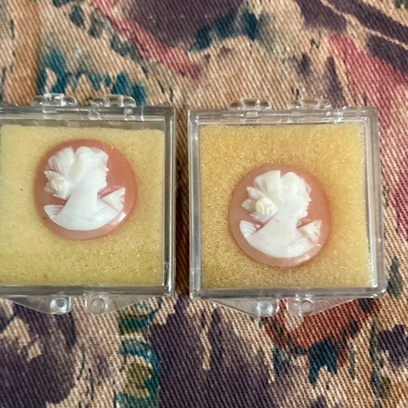 Cameos - Picture 1 of 1